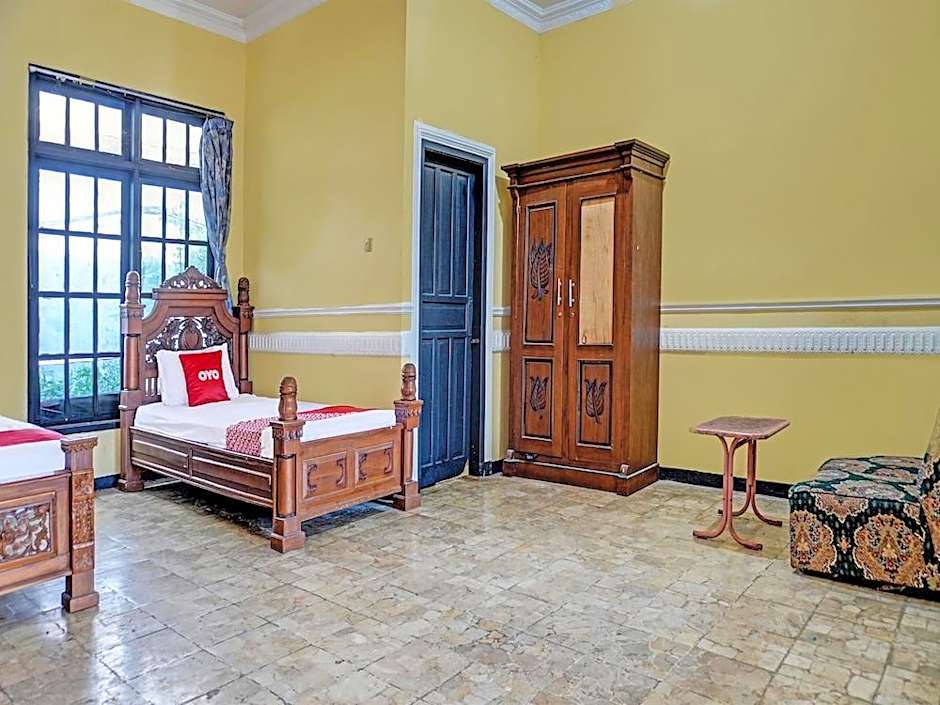 SPOT ON 91797 Mutiara Guest House