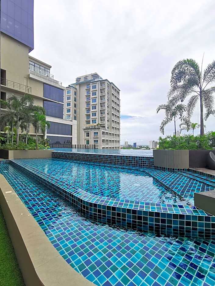 Baseline Premier - Studio with mountain view