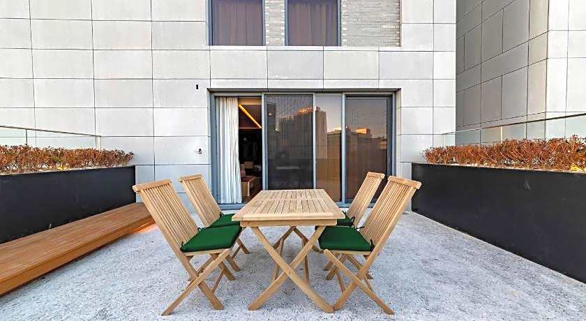 HOUND HOTEL SIGNATURE