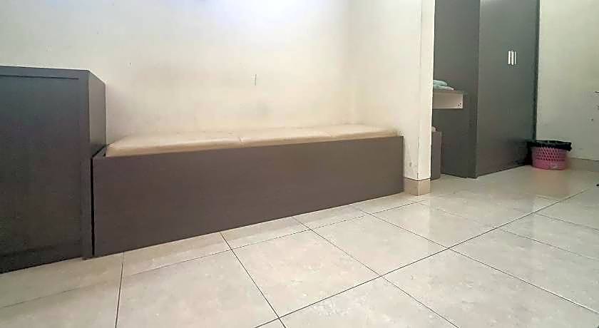 RedDoorz @ Hotel Arwana Safari Puncak