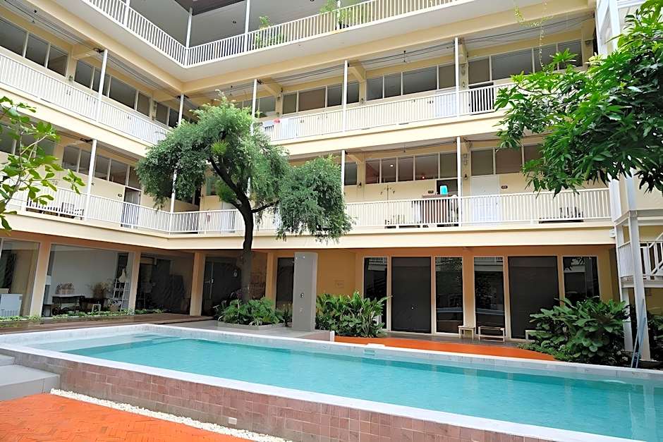 Feung Nakorn Balcony