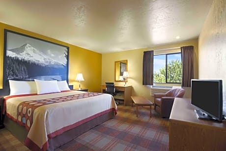 1 King Bed Studio Suite Non-Smoking