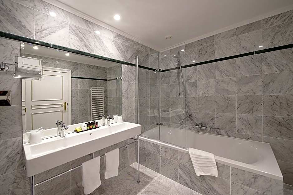 Hotel Manos Premier