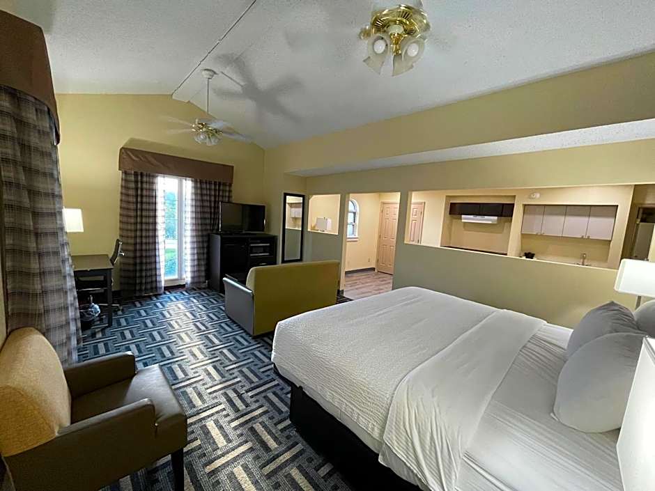 La Quinta Inn & Suites by Wyndham Indianapolis Airport Lynhurst