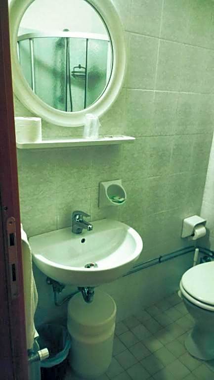 Hotel Caesar B&B Fronte Mare in Centro di Milano Marittima