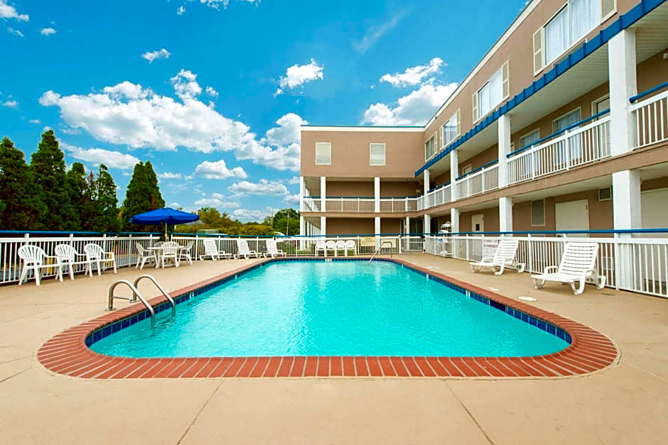 Baymont by Wyndham Louisville East