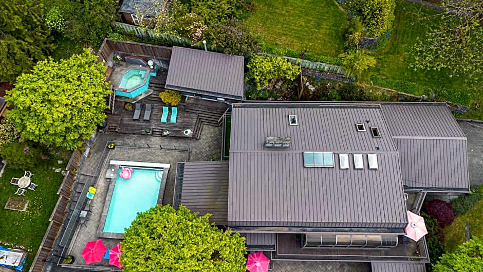 Seymour Private Bedroom, Ensuite Bathroom with Shared Pool, Hot Tub with Views