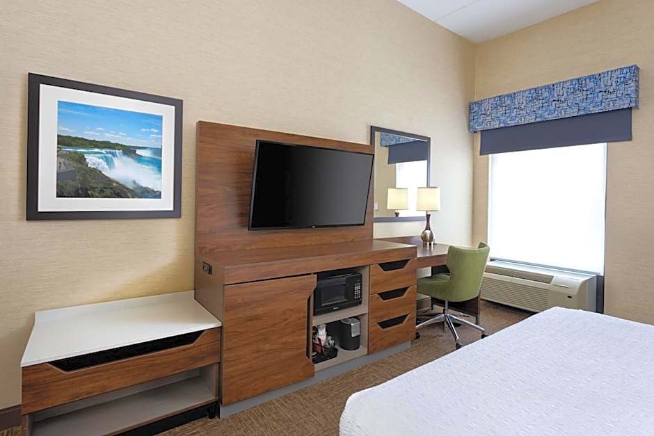 Photo 1 of 7 of 1 King Bed, Mobility Accessible, Roll in Shower