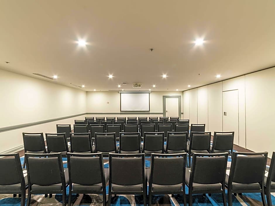 Pullman Cairns International