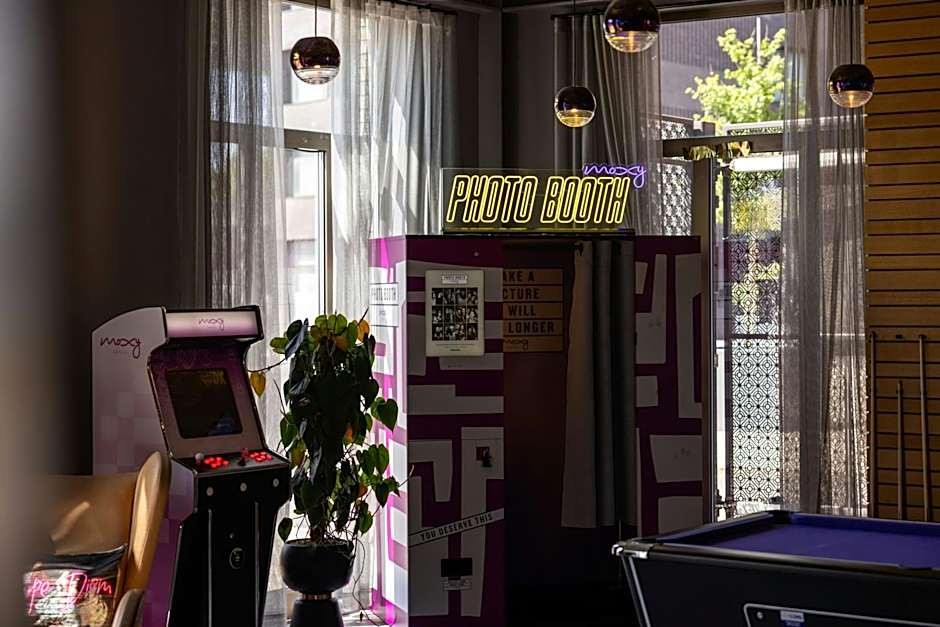 Moxy by Marriott London Excel