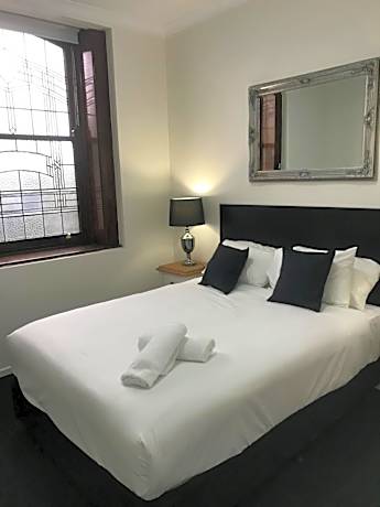 CROWN CENTRAL BUSINESS DISTRICT Motel