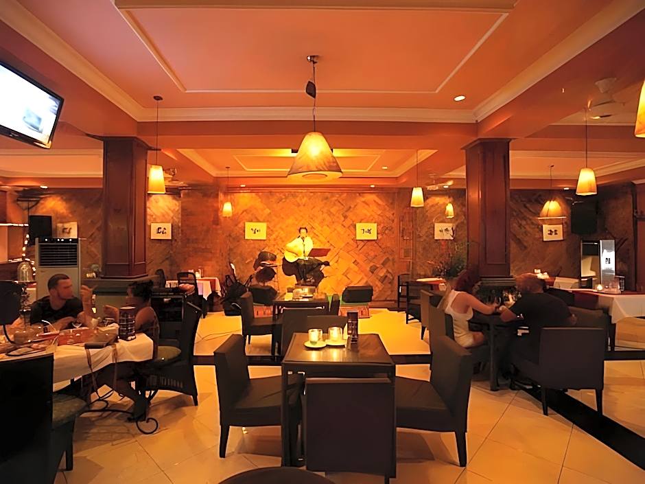 Super OYO Townhouse Oak Maxi Hotel Legian