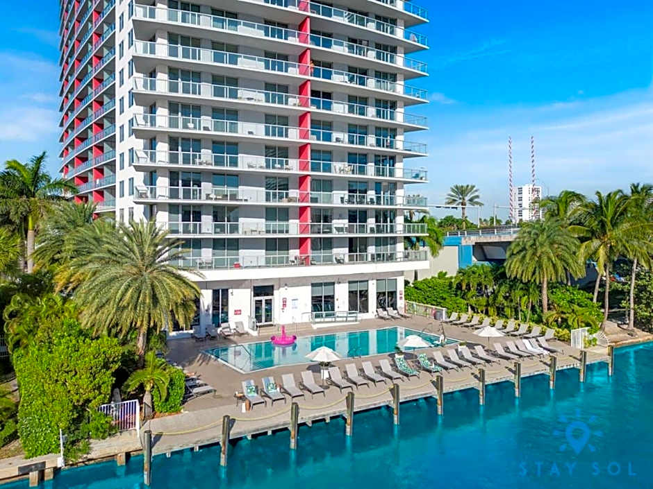 Spectacular View wBalcony Pool