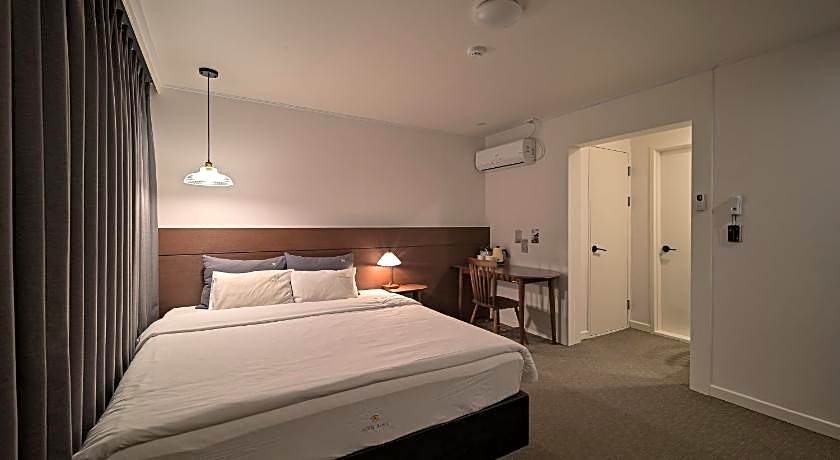 B. Cent Hotel Busan Station