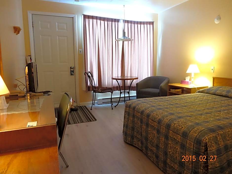 Photo 1 of 8 of Double Room