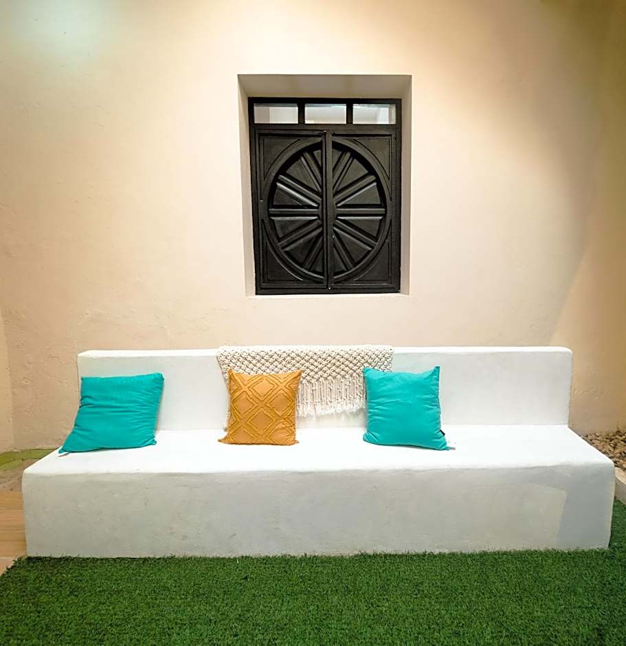 Nido Colibrí - Private Rooms and hostel Dorms in Remate de Paseo Montejo
