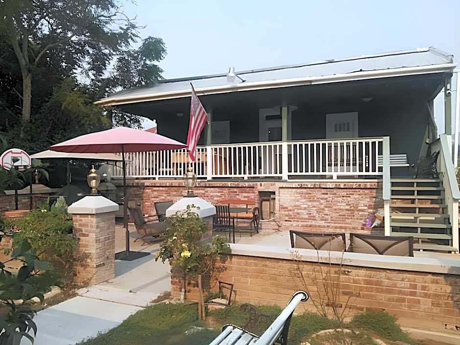 Americas Best Value Inn & Suites Royal Carriage