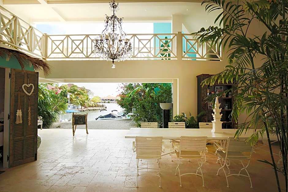 Ocean Breeze Boutique Hotel & Marina