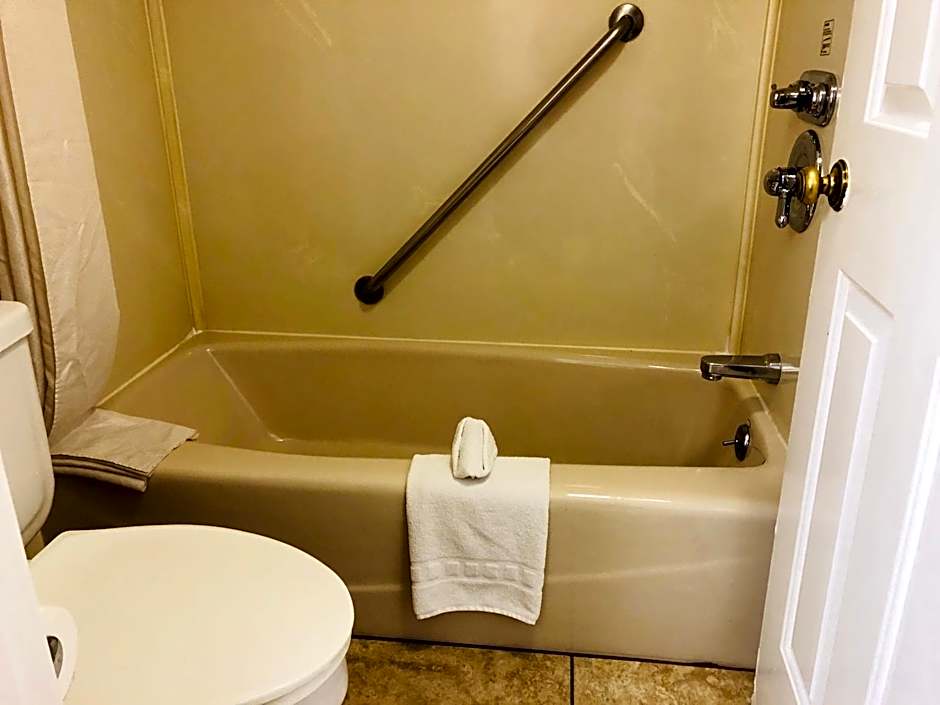 Dynasty Suites Hotel Riverside