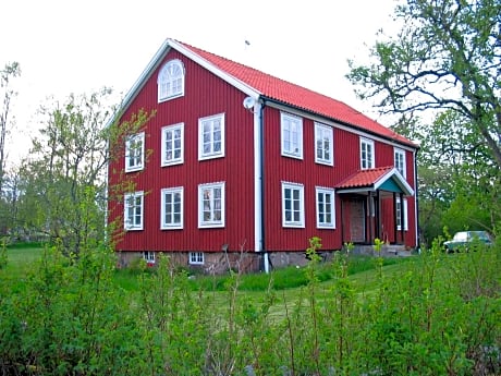 Spjutsbygds Gårds Bed and Breakfast