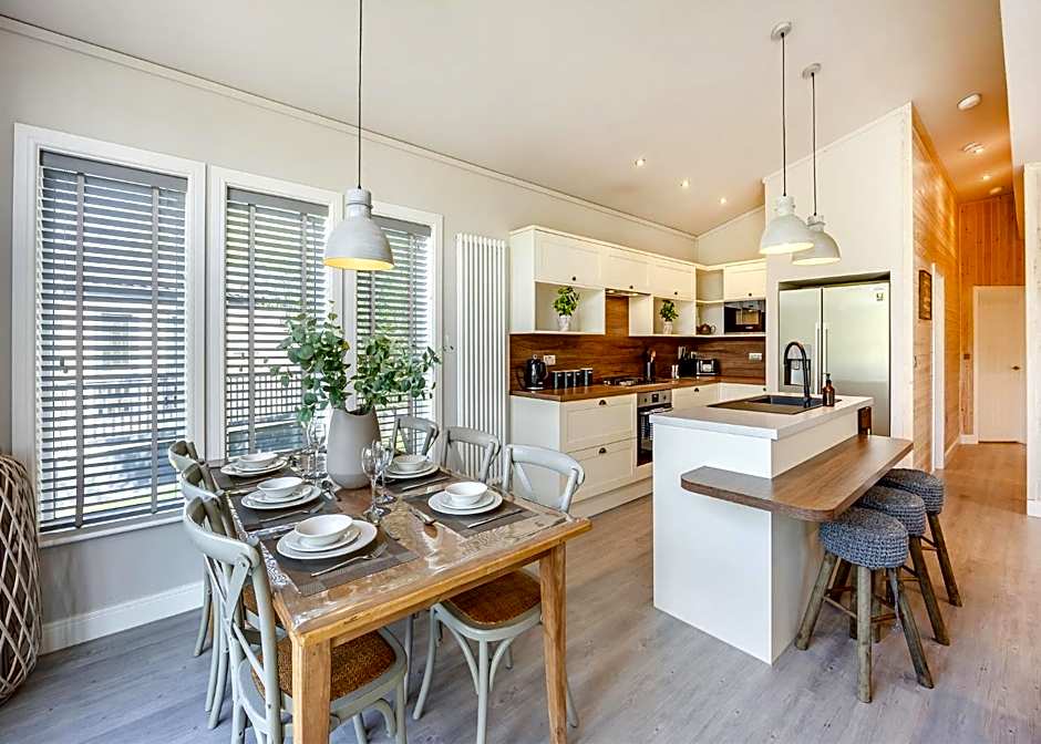 Woodhall Country Park Lodges