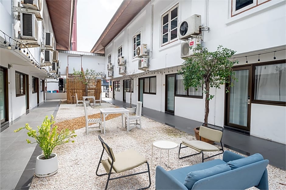 The President Hotel at Chokchai 4