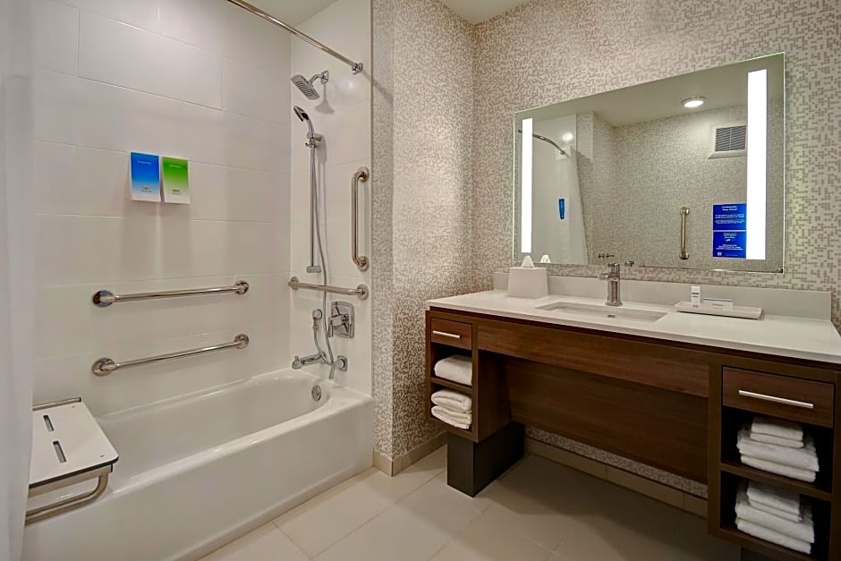 Hampton Inn & Suites Las Vegas Convention Center - No Resort Fee