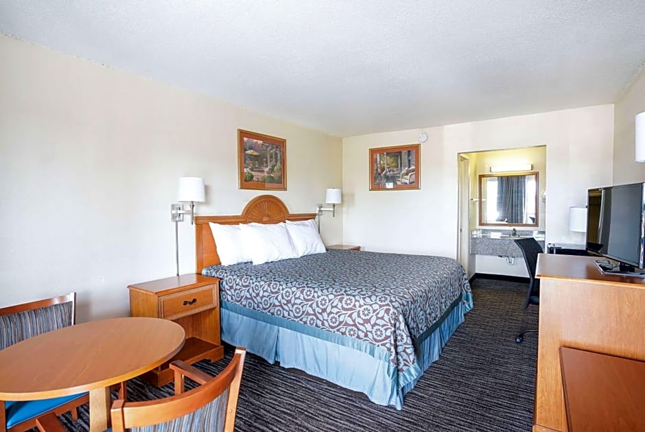 Days Inn by Wyndham Lake City I-75