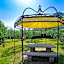 Bellagio Village- 4 Apartments by the lake - Seasonal Warm Pool and Sauna