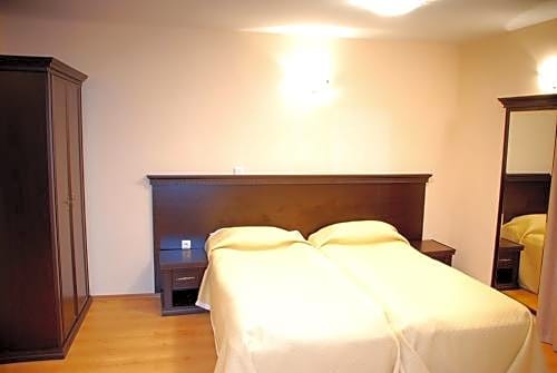 Royal Park Apartments