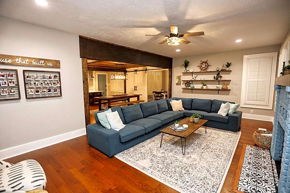 Historic Home Family Friendly Close to Seawall