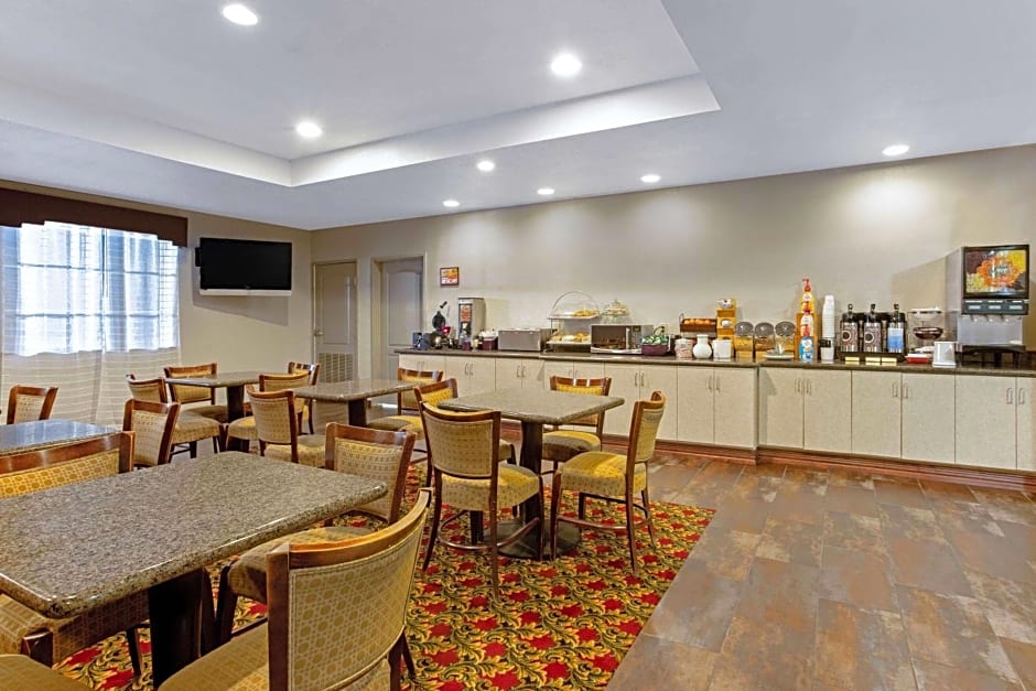 La Quinta Inn & Suites by Wyndham Cleburne