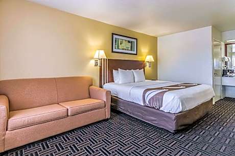 1 King Bed, Nonsmoking, Upgrade