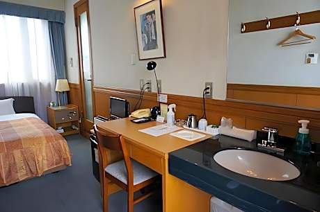 Small Double Room - Smoking