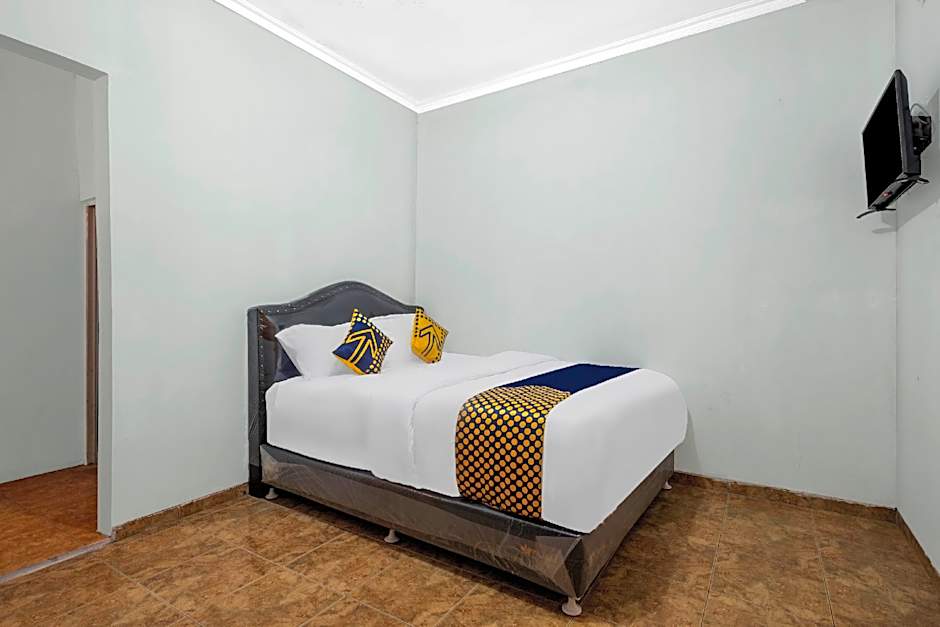 OYO Life 2412 Mandala Residence