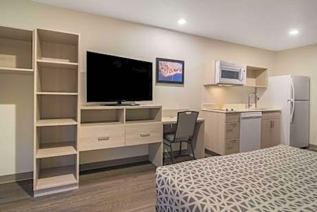 QUEEN SUITE WITH SOFA(DISHWASHER)