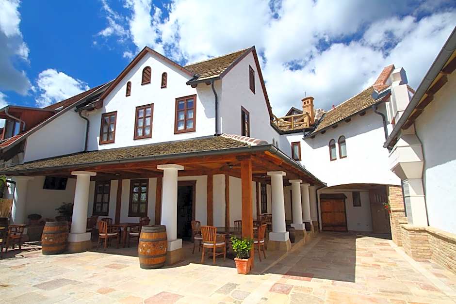 Halasi Pince Panzió