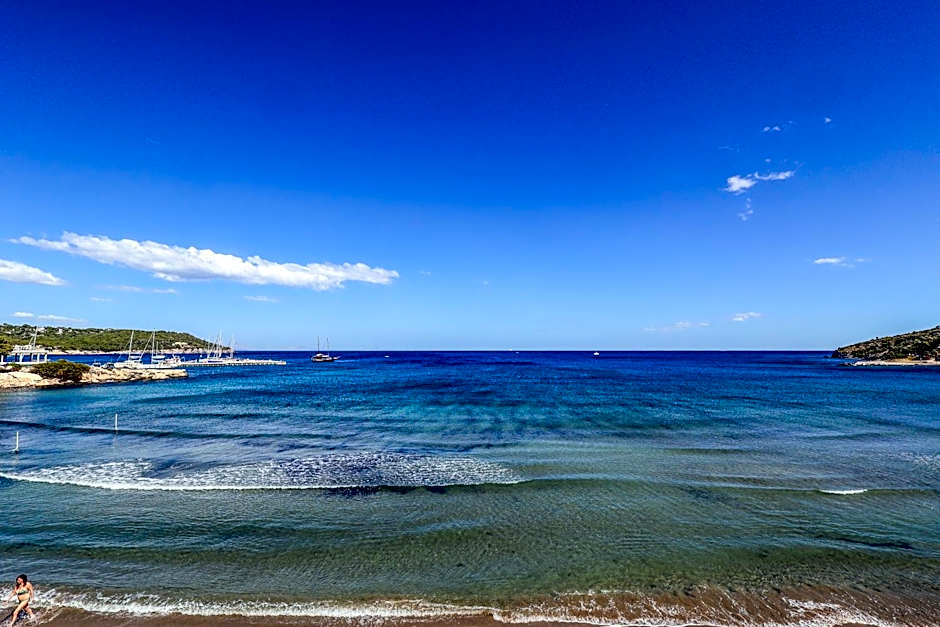 Niko's Beach Suites No1