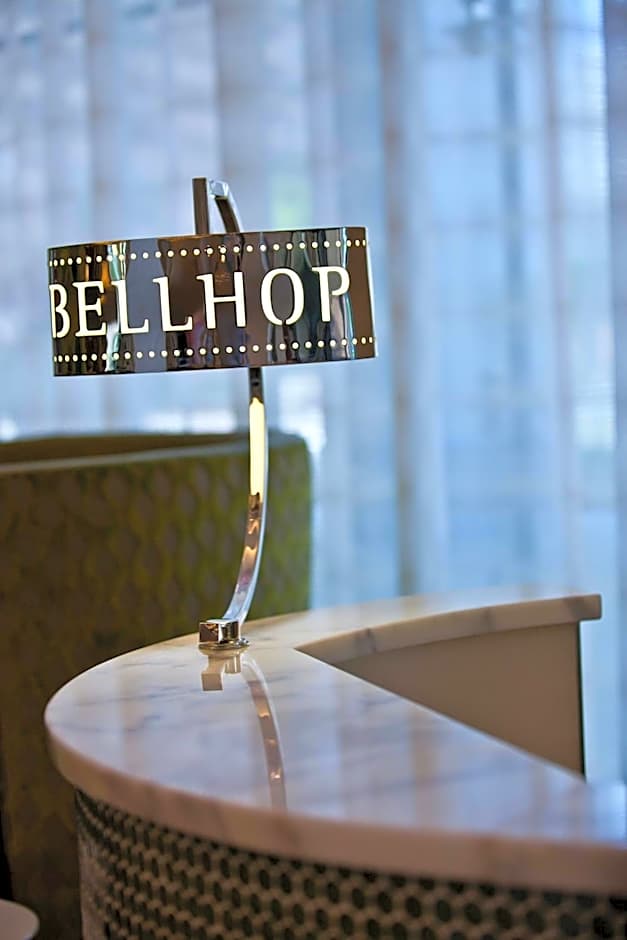 Renaissance by Marriott Arlington Capital View Hotel