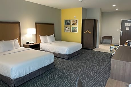 2 Queen Beds Mobility/Hearing Accessible Room Bathtub W/ Grab Bar Non-Smoking