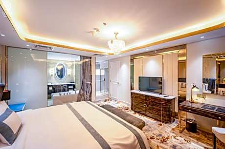 La Vela Club Lounge - Suite (Club benefits included)