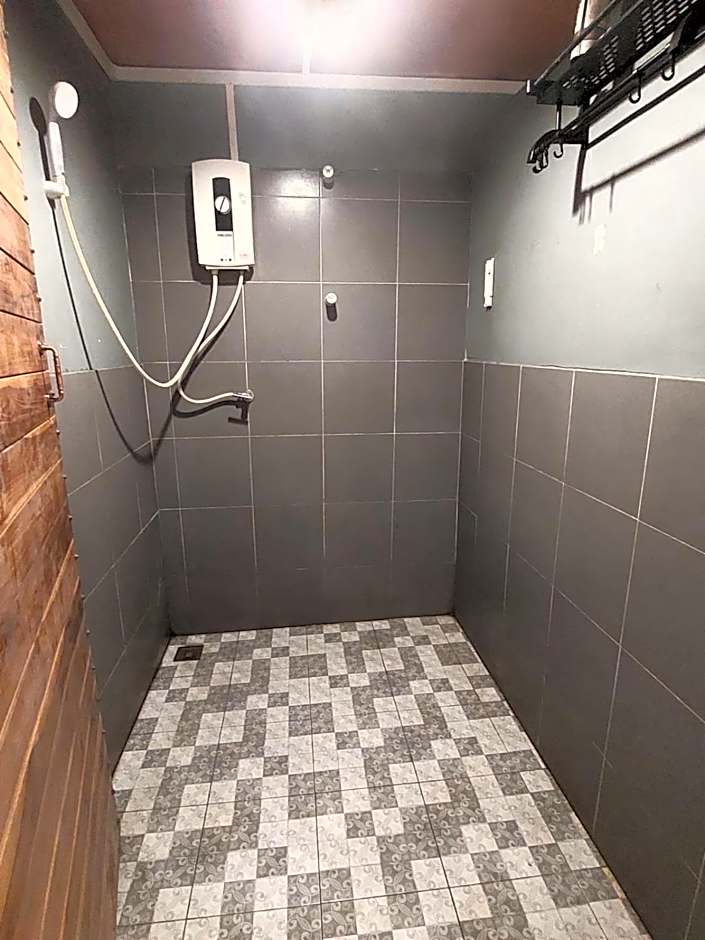 You Empire Hostel & Bar