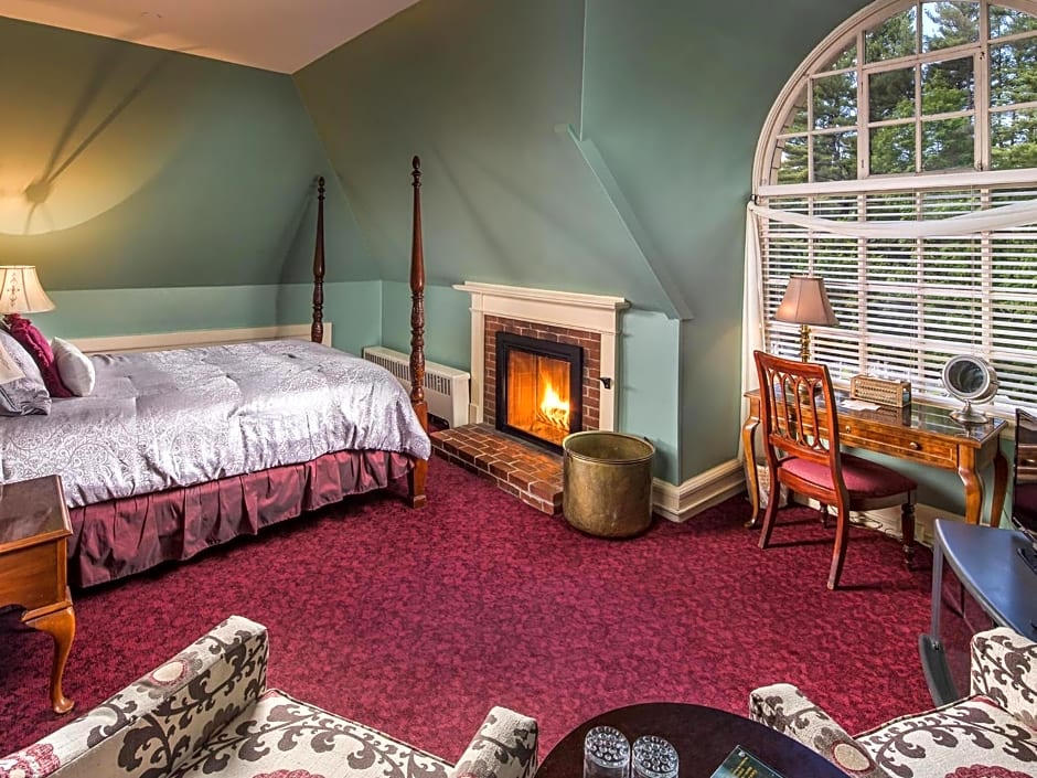 Stonehurst Manor Including Breakfast and Dinner