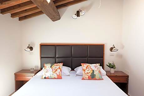 Two-Bedroom Apartment - Split Level