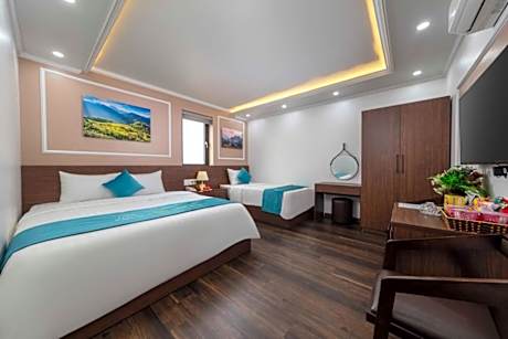 Superior Triple With Window