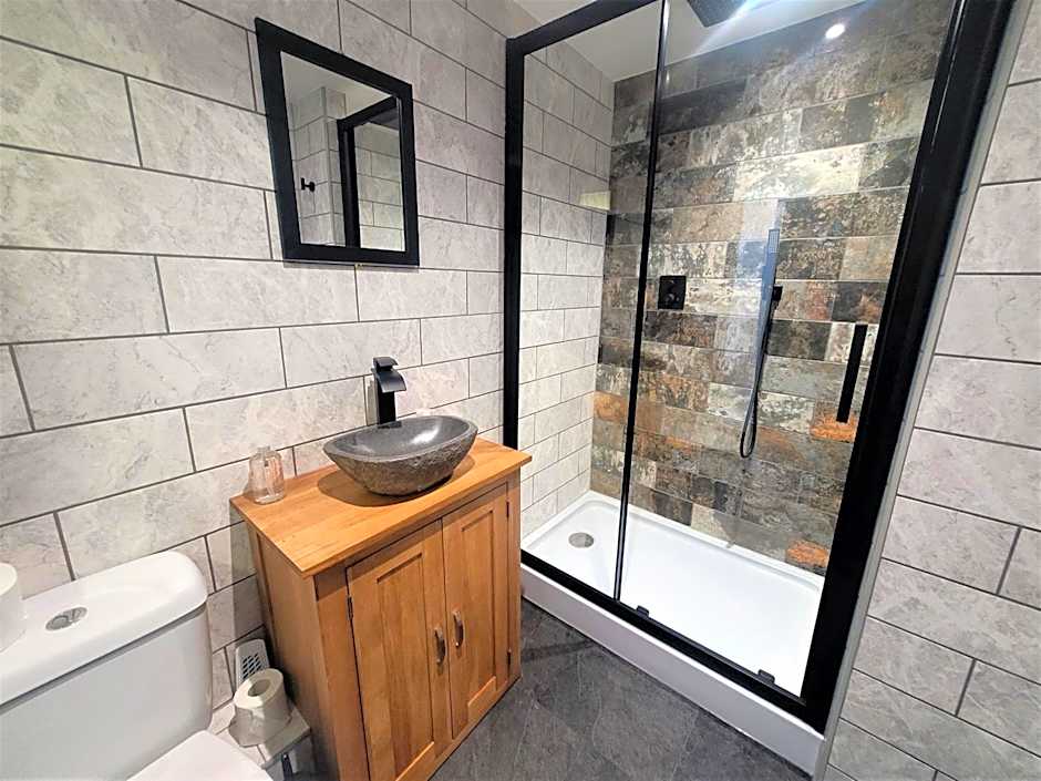 New County Hotel by RoomsBooked