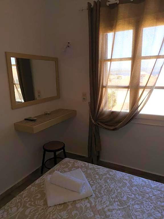 Photo 1 of 5 of Double Room