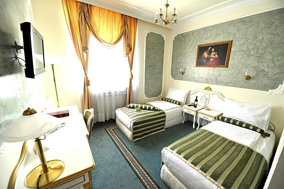 Queen's Astoria Design Hotel