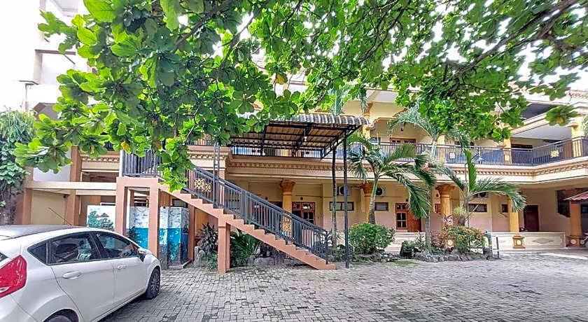 Hotel Shinta 1 near Stasiun Kertosono Mitra RedDoorz