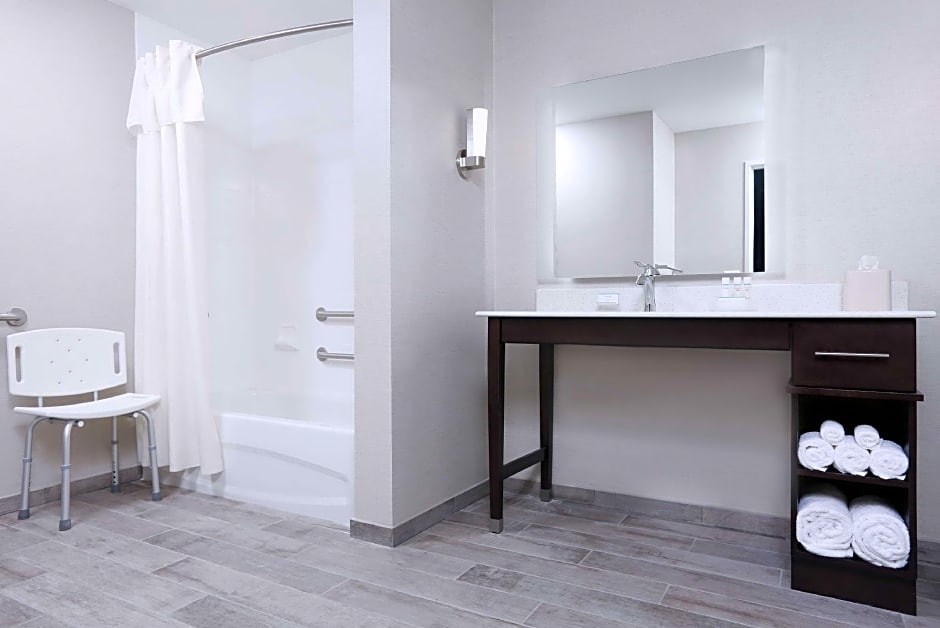Photo 1 of 6 of 1 Bedroom 2 Queen Beds Suite, Hearing/Mobility Accessible, Bathtub